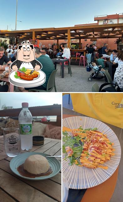 Questa è la foto che mostra la cibo e interni di LA RESACA