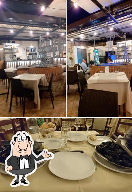 Siediti a un tavolo di Pizzeria Ristorante Il Pozzo Dei Desideri