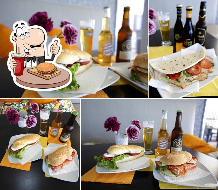Gli hamburger di Bar Caffè La Rotonda potranno soddisfare i gusti di molti