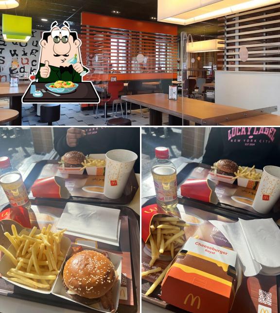 Tra le varie cose da McDonald’s si possono trovare la cibo e interni