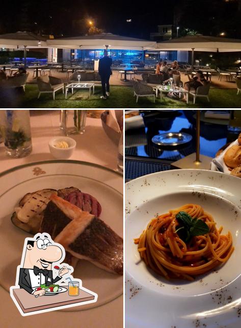 La foto della cibo e interni di La Piazzetta Lounge Bar & Pizza