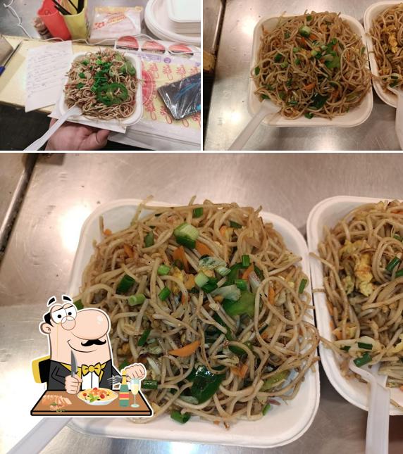 Pad thai at Mealz On Wheelz