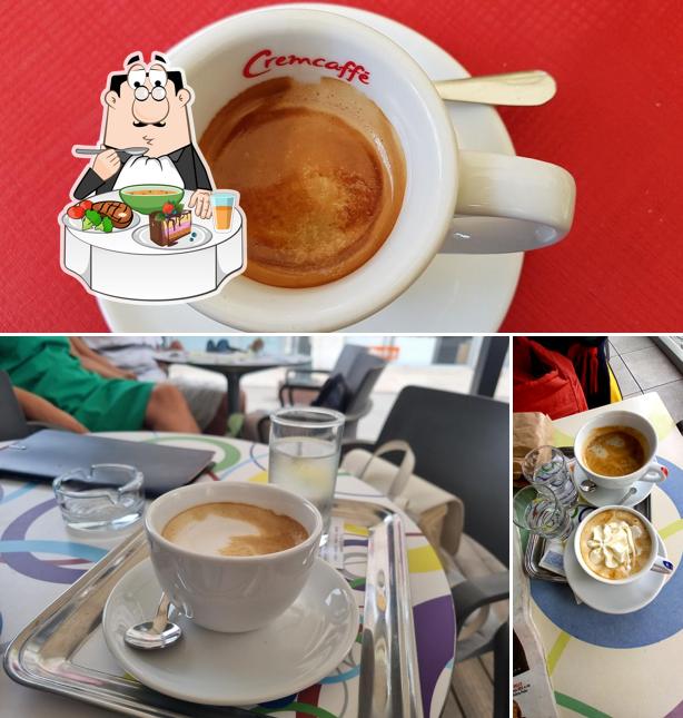 Zuppa calda e acida al Caffe&Snack Bar Milan 1967