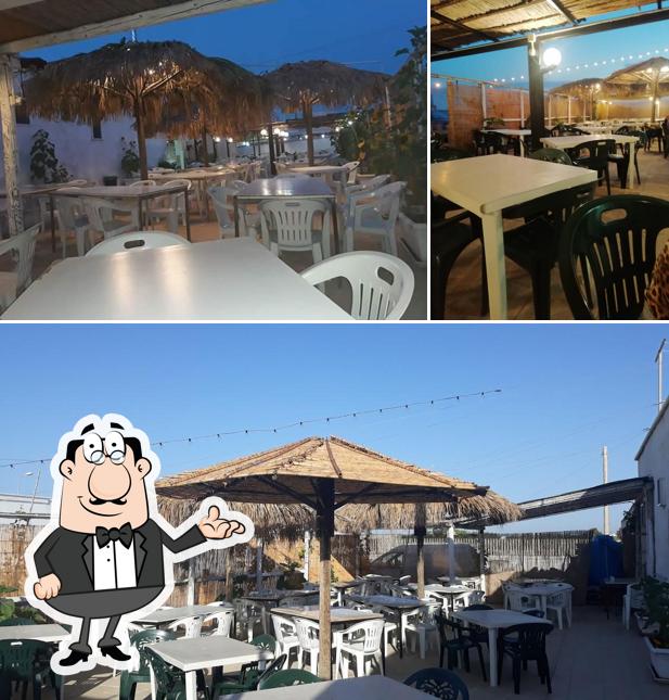 Dai un'occhiata agli interni di Pizzeria "Onda onda blu "sala all'aperto parcheggio libero