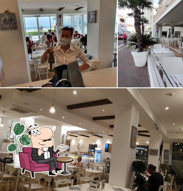Siediti a un tavolo di Wave - cucina e pizza