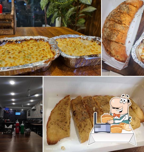 Garlic bread at La Pino'z Pizza-Gita Bhawan Rd, Indore (MP)