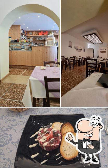 Tra le varie cose da Ristorante Bar "Alla Fenice" si possono trovare la interni e cibo