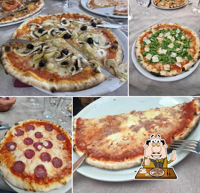 Ordina una pizza a Hotel Pizzeria Acquarius
