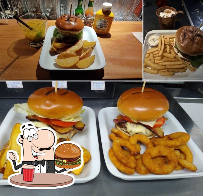 Consiga um hambúrguer no John O'Groats Scottish Pub