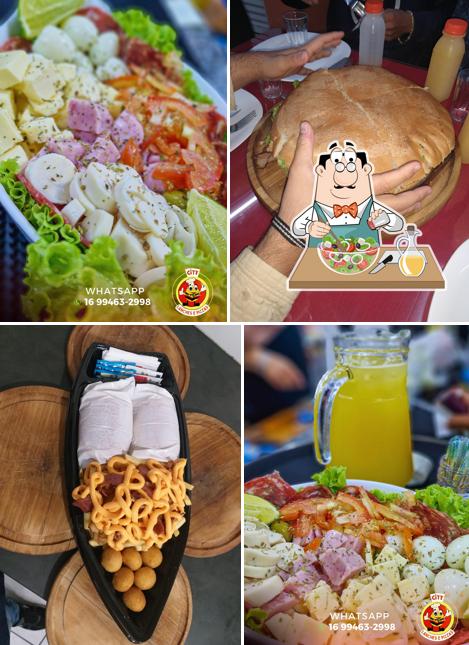 Salada grega em City Lanches Pizzas Churrascaria em Franca