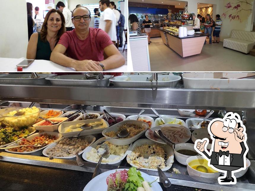 Sente em uma das mesas no Restaurante Lagulla