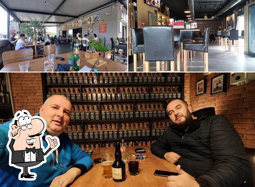 Siediti a un tavolo di Big blue Grill & Burger