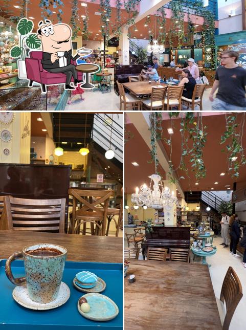 O interior do Feito Kakao - Cafeteria & Chocolateria