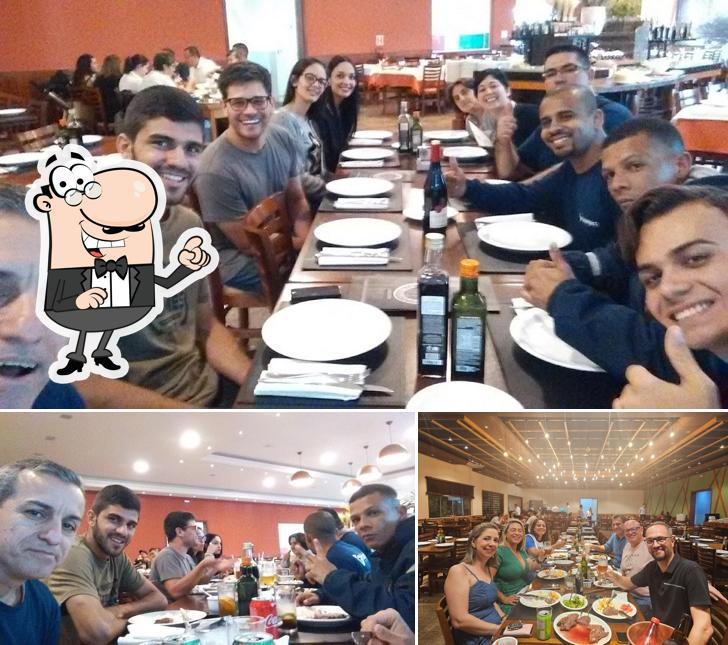 O interior do Brescia Steakhouse