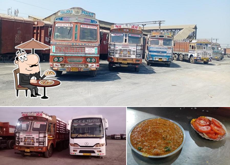 The photo of Jalaram Pavbhaji Center’s exterior and food
