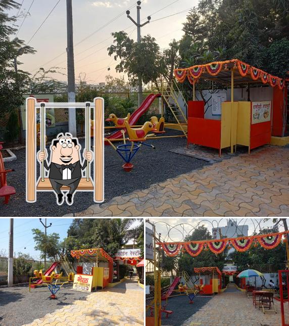 The image of play area and interior at Coffee and Friends