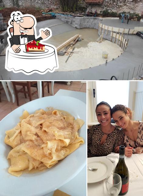 Trattoria Due Chiavi Di Nicolini Gino serve un'ampia gamma di dolci