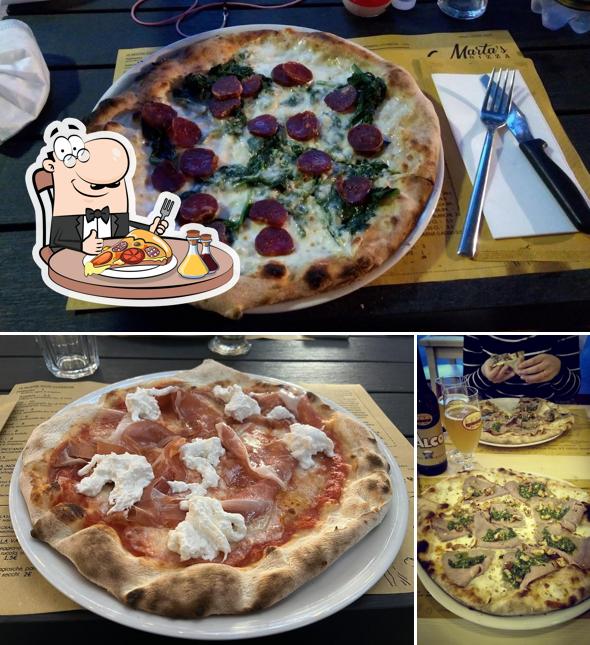 Ordina tra le svariate varianti di pizza