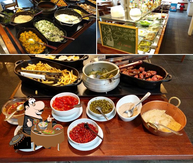Comida em Fogão Caipira
