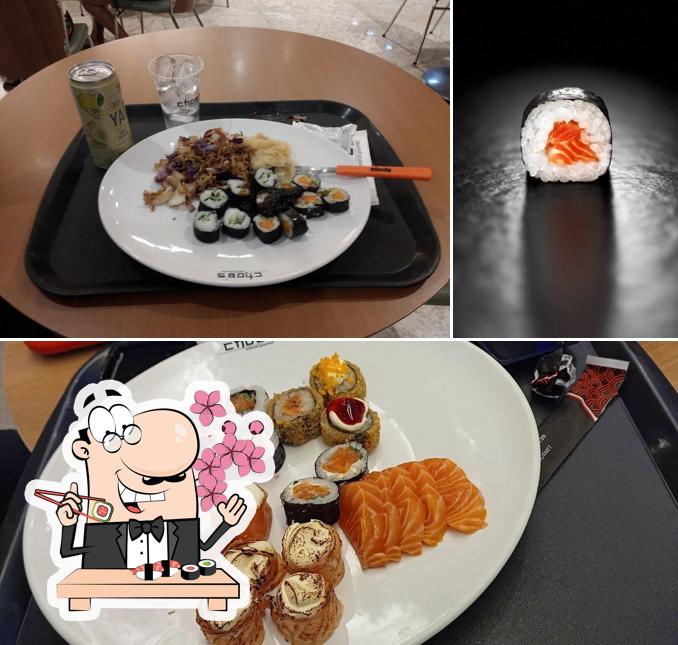 Rolos de sushi são disponibilizados no Choe's