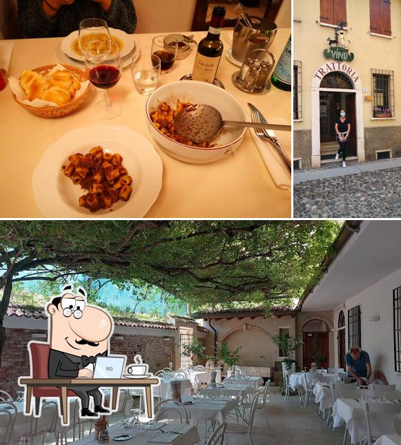 Siediti a un tavolo di Trattoria Due Cavallini