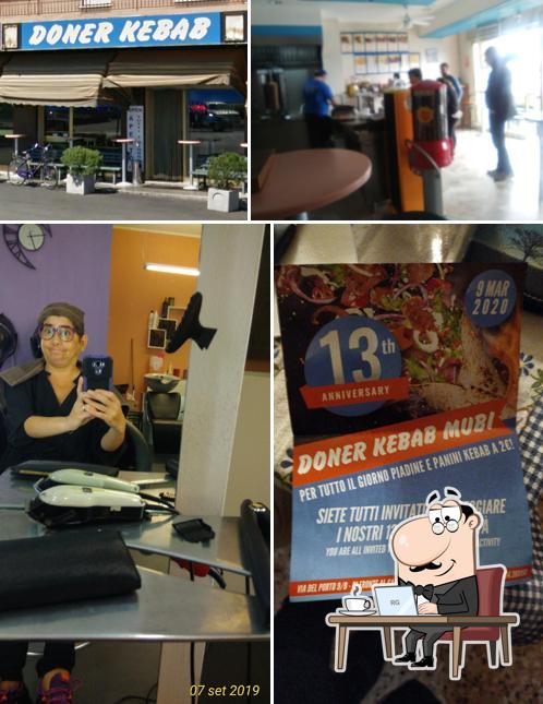 Dai un'occhiata agli interni di Kebab Mubi