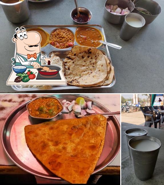 Chicken curry at Jalaram Parotha House