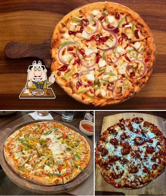 Order pizza at Pizza market fast food restaurant
