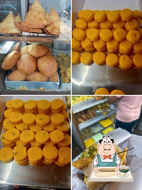 Samosa at Subhash Vadapav & Sweets