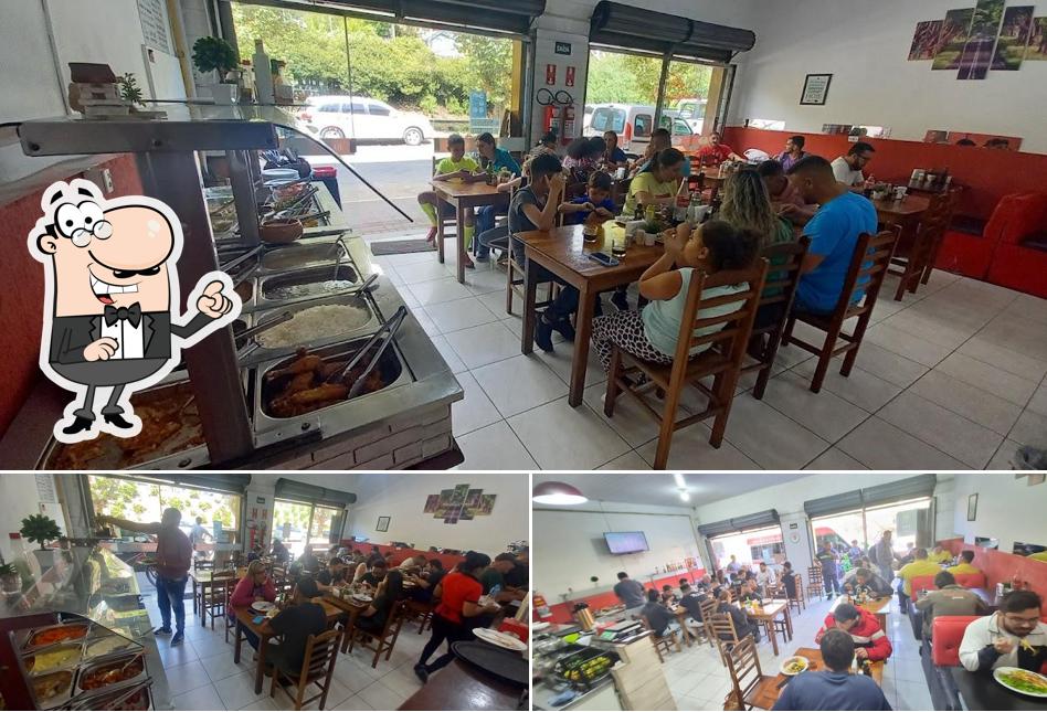 Sente em uma das mesas no San Genaro Restaurante