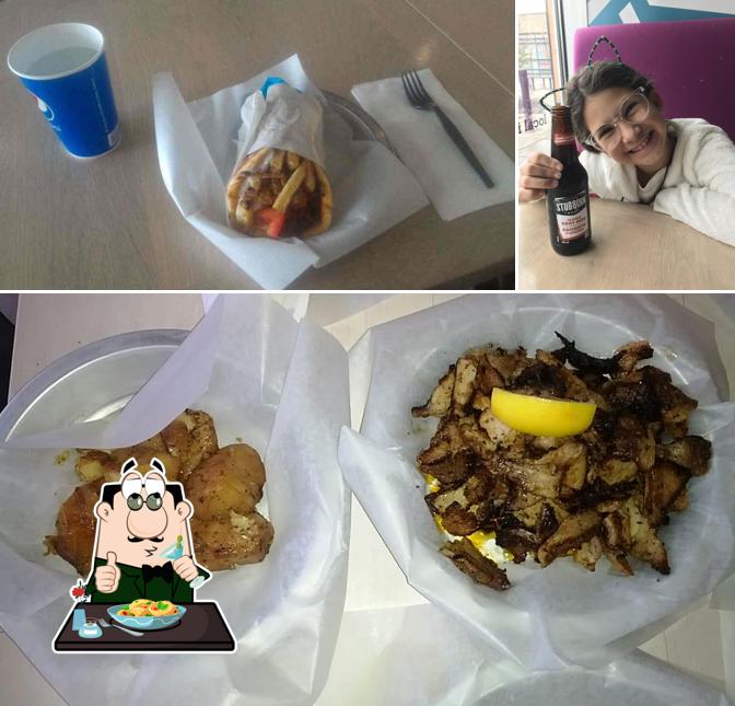 Parmi les différentes choses de la nourriture et la bière, une personne peut trouver sur Paros Real Greek