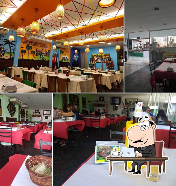 Veja imagens do interior do Churrascaria Coqueiro Verde