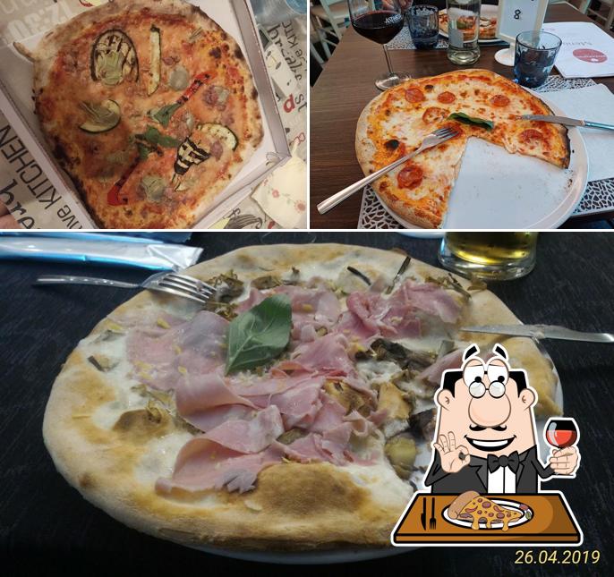 A Ristorante Pizzeria Bella Napoli con Locanda, puoi ordinare una bella pizza