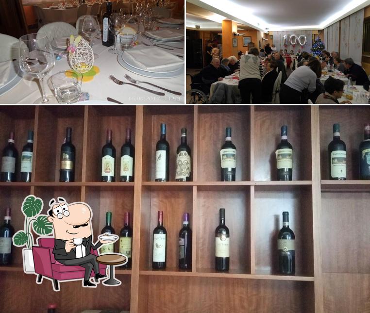 Siediti a un tavolo di Ristorante Pizzeria Paradiso