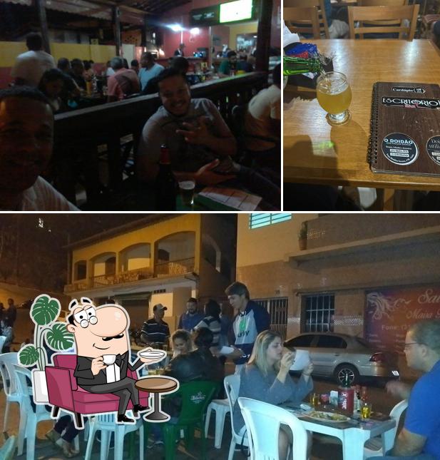 O interior do Escritório Bar