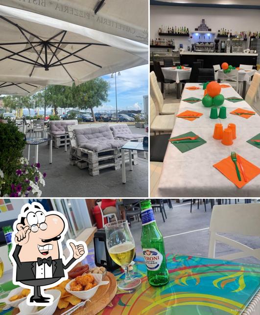 La immagine della interni e cibo di Bar Capriccio 1960