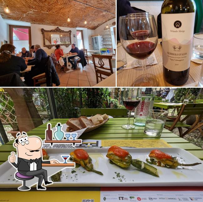 Tra le varie cose da La tana dei tre si possono trovare la interni e vino