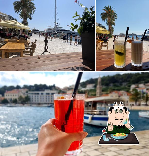 Guarda la immagine che mostra la cibo e interni di Red Baron caffee