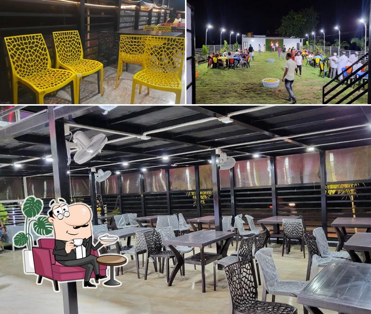 The image of interior and food at Food Mate Hotel