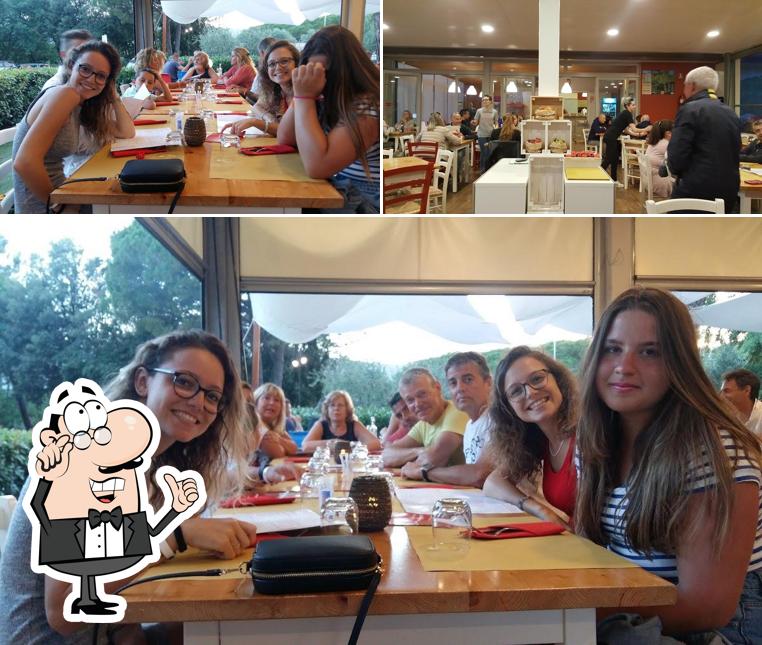 Siediti a un tavolo di Ristorante Pizzeria Cavallino Rosso