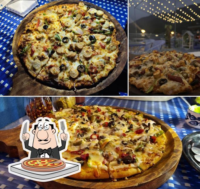 Try out pizza at Sky Manali Bar & Cafe