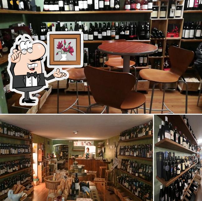 Dai un'occhiata agli interni di Enoteca La Vineria