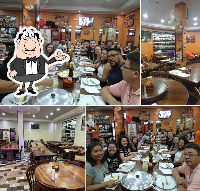 Sente em uma das mesas no Pizzaria Rainha do Parque