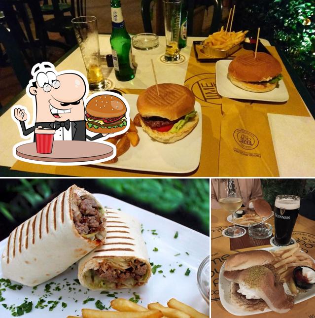 Concediti un bell'hamburger a Time Out Pub