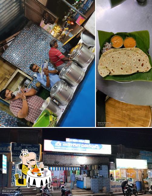 The image of food and exterior at Sri Penusila Hot Foods