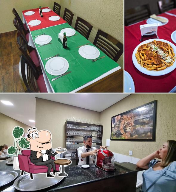 Sente em uma das mesas no Cantina Garottinho