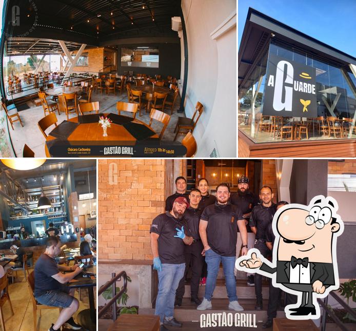 O interior do Gastão Grill