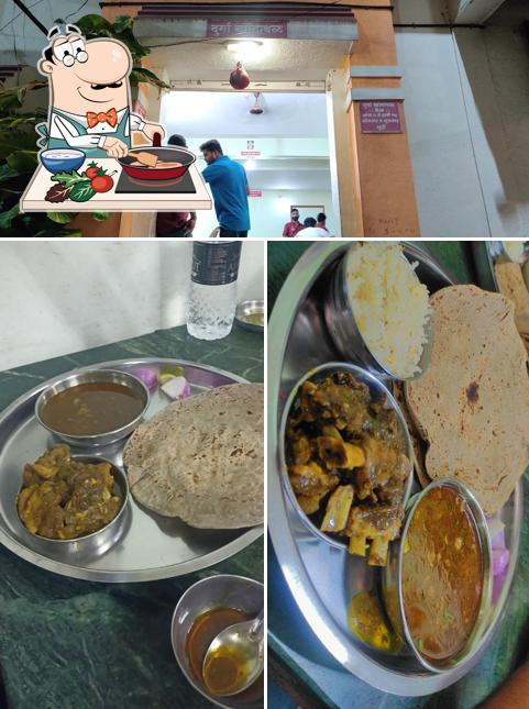 Chicken curry at Durga Khanawal (दुर्गा खानावळ-मटण थाळी)