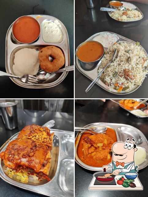 Chicken curry at Shri Guru Snacks