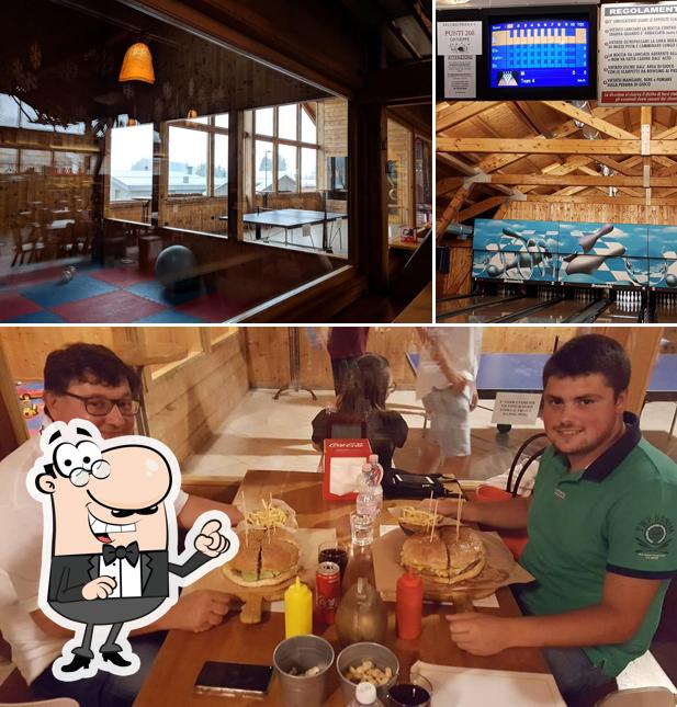 Dai un'occhiata agli interni di Hunger Burger